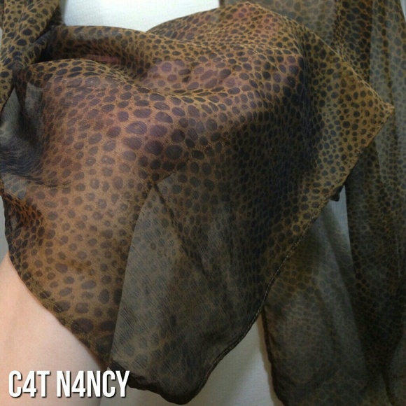 VINTAGE - Leopard Print Sheer Fancy Neck Scarf! - Picture 2 of 4